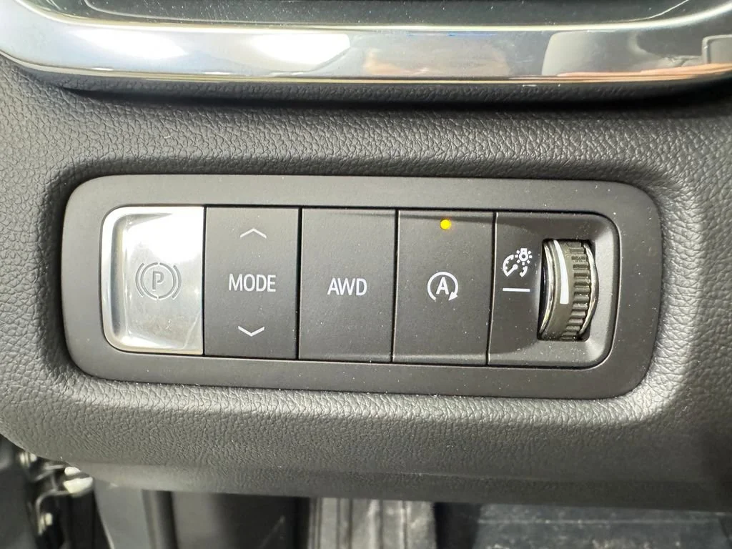 New 2026 Sterling Metallic GMC Elevation image 19