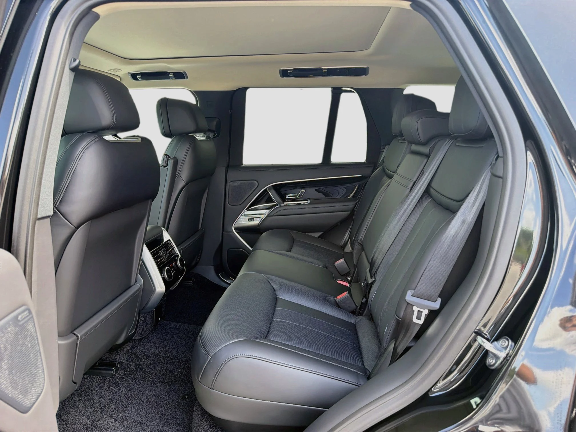 New 2026 Santorini Black Land Rover SE image 22