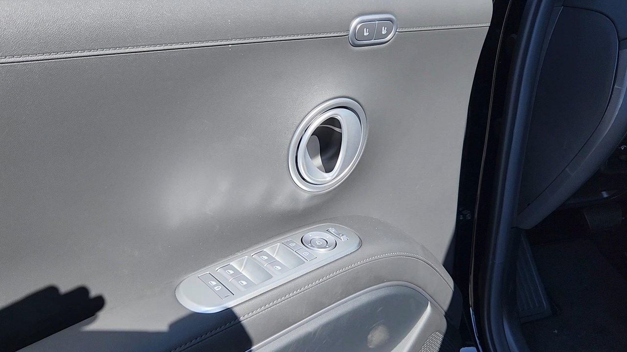 New 2027 Abyss Black Pearl Hyundai Limited 7P image 7