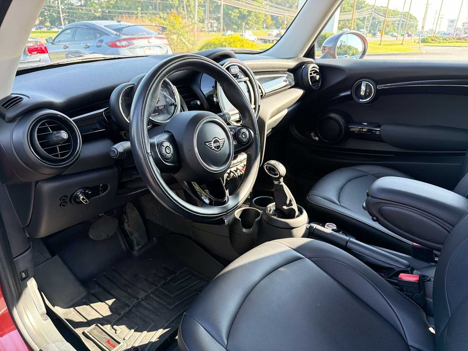 Used 2019 Solaris Orange Metallic MINI Cooper image 10