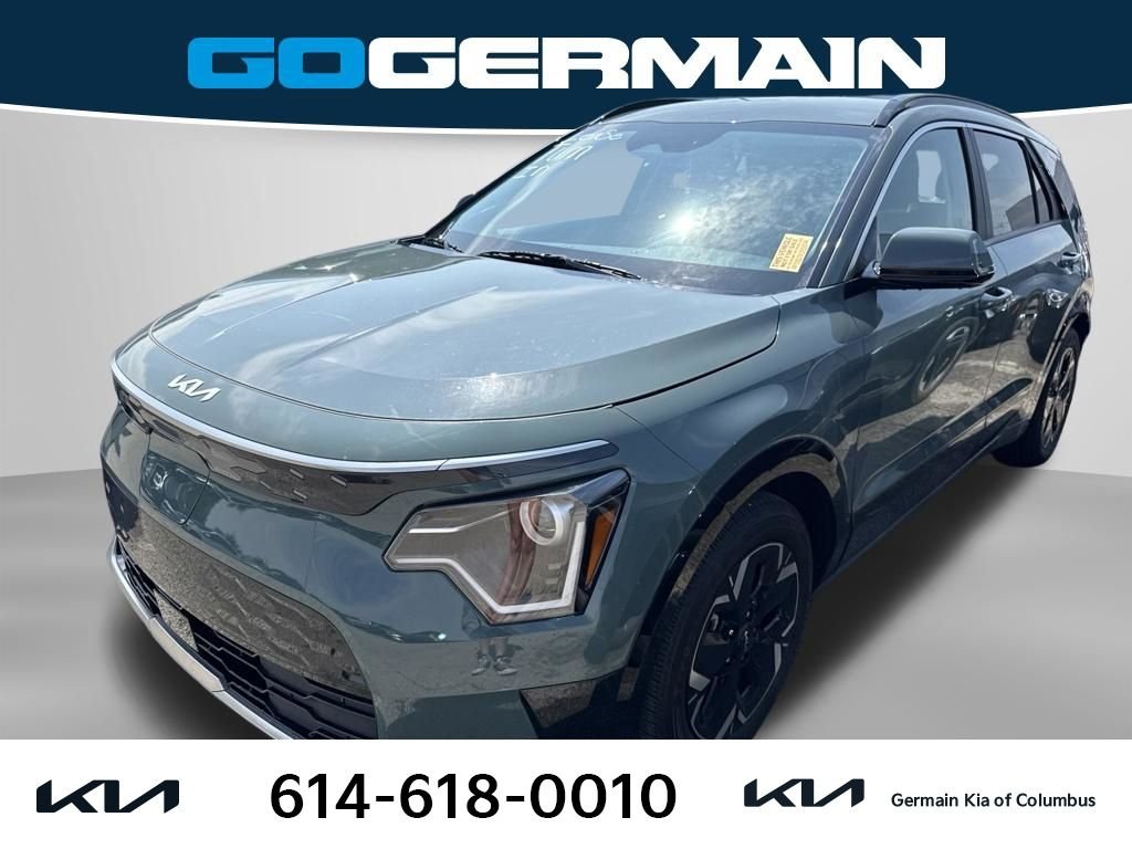 Used 2023 Green Kia Wind image 1