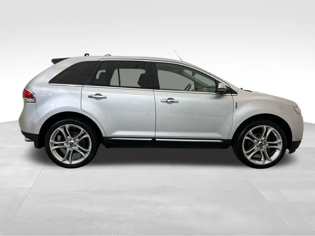 Used 2014 Silver Lincoln Base image 7