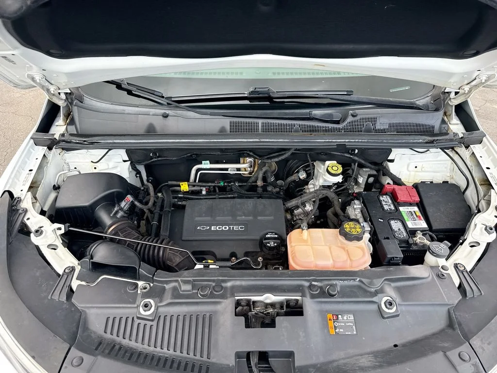 Used 2020 White Chevrolet LS image 33