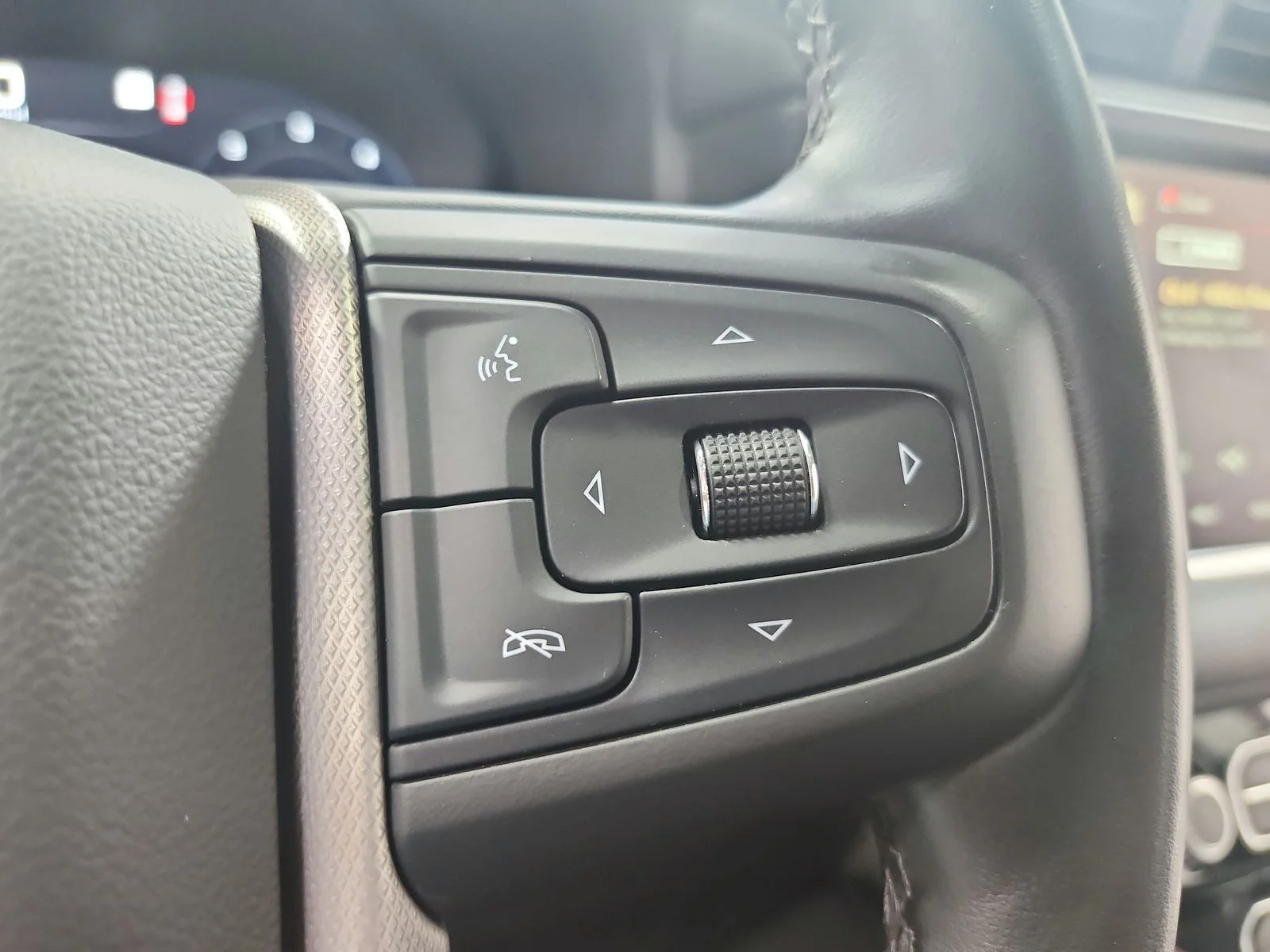 Used 2023 Silver GMC Denali image 26