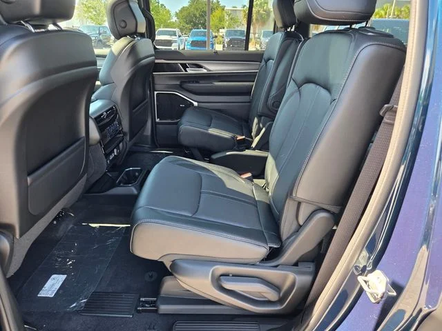 New 2026 Fathom Blue Pearl-Coat Exterior Paint (Late Availability) Jeep Limited Reserve image 6