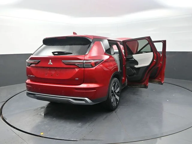 Used 2025  Mitsubishi SE image 45