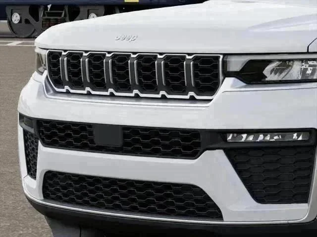 New 2027 Bright White Clear-Coat Paint Jeep Limited image 19