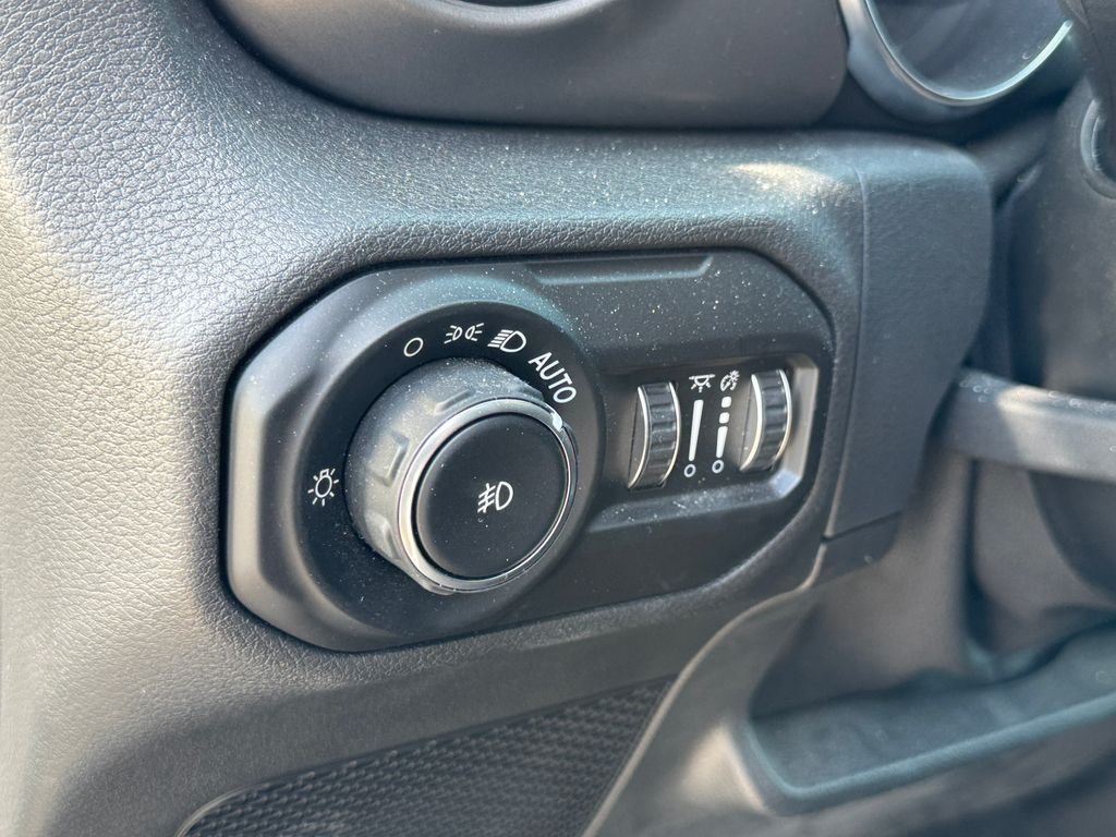 Used 2021 White Jeep Unlimited Sport S image 11