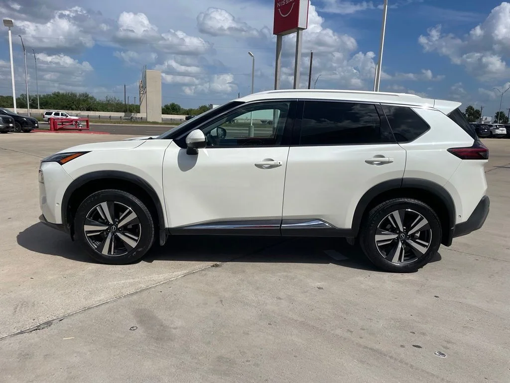 Used 2023 White Nissan SL image 4