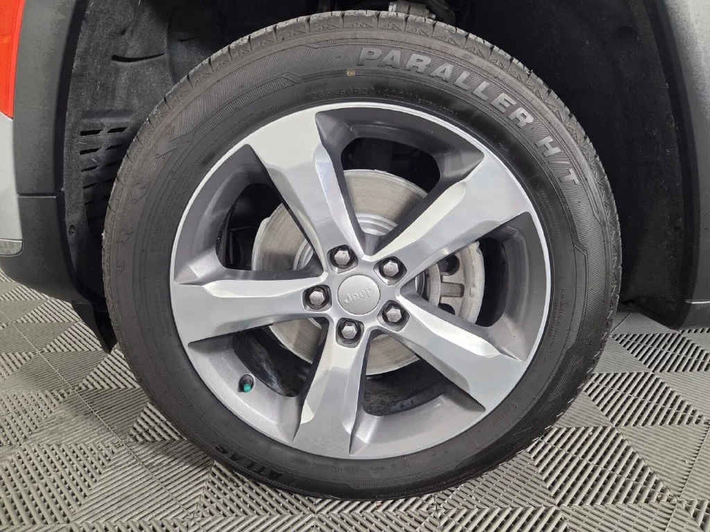 Used 2021 Silver Zynith Jeep Limited image 8