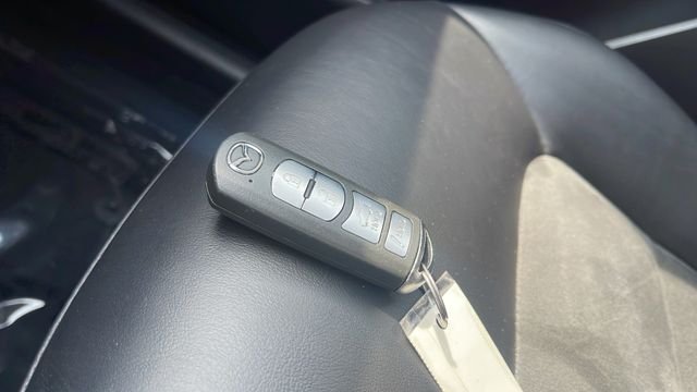 Used 2018 White Mazda Touring image 36