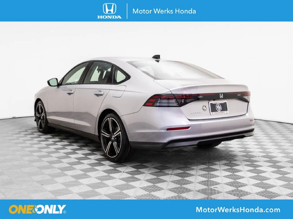 New 2026 Silver Honda SE image 3