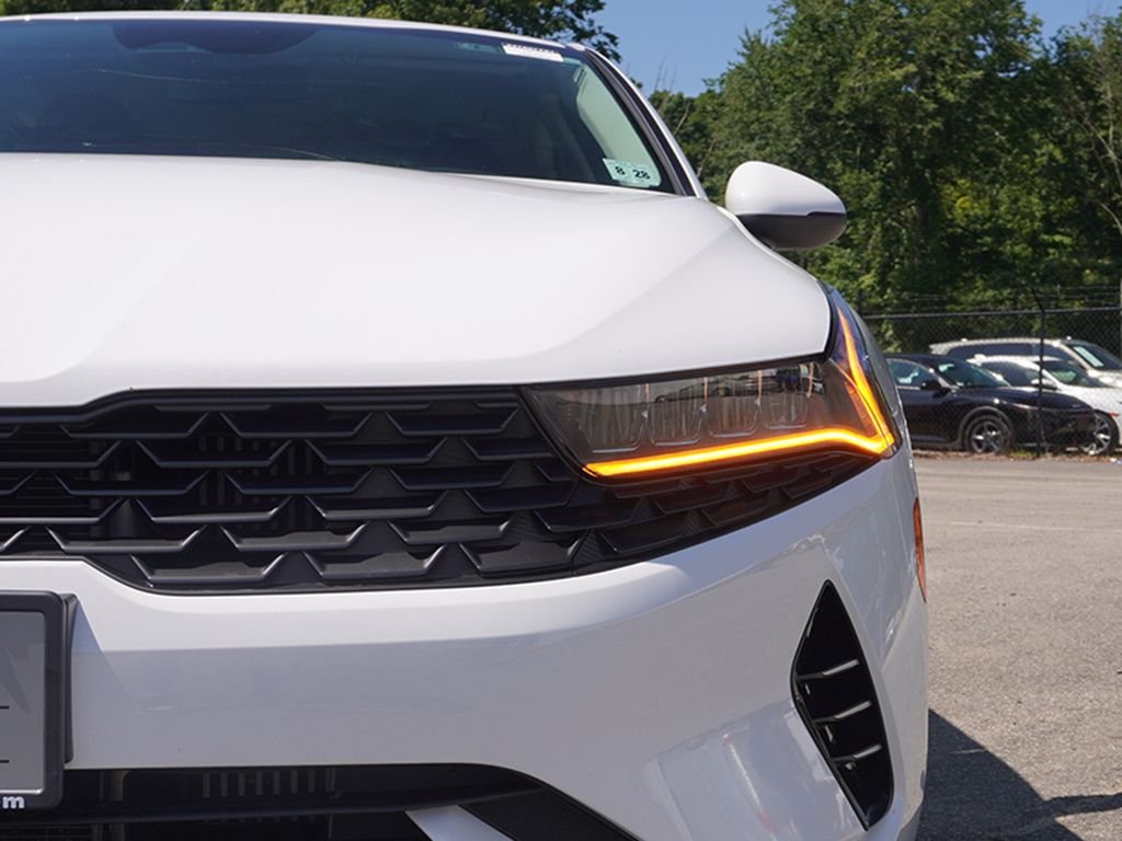 Used 2024 White Kia LXS image 14