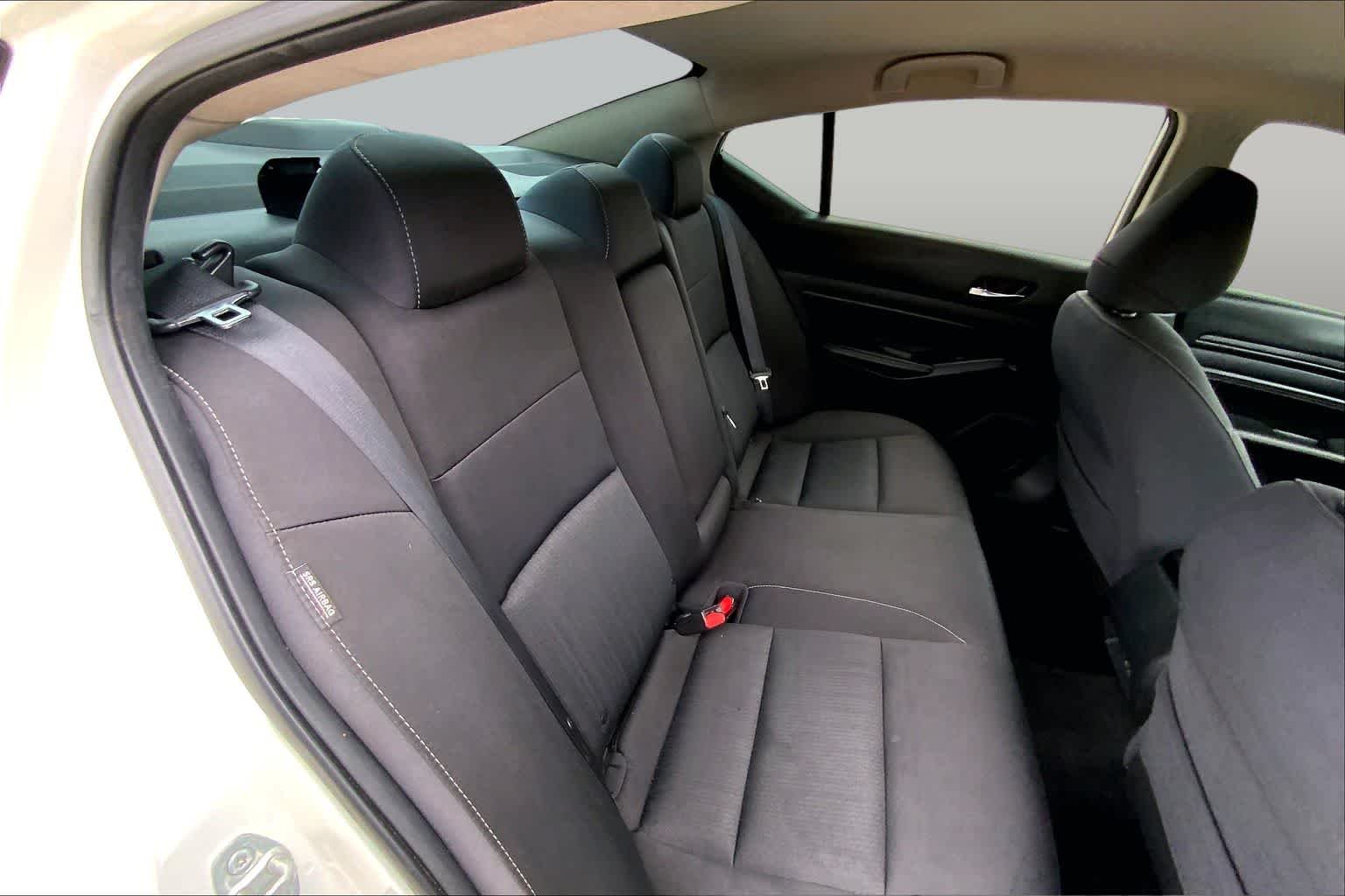 Used 2020 Glacier White Nissan 2.5 S image 19