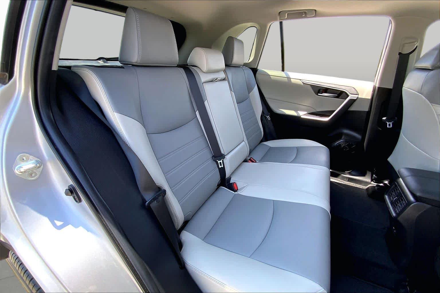 Used 2022 Silver Sky Metallic Toyota XLE Premium image 19