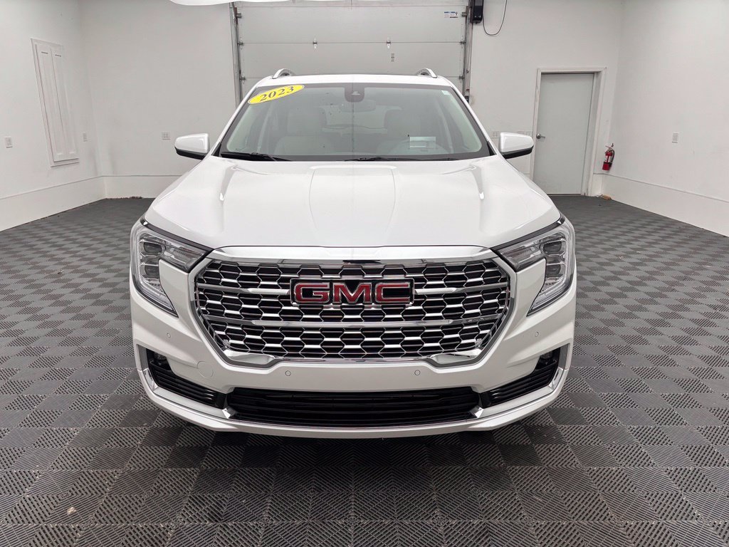 Certified Used 2023 White Frost Tri-Coat GMC Denali image 15
