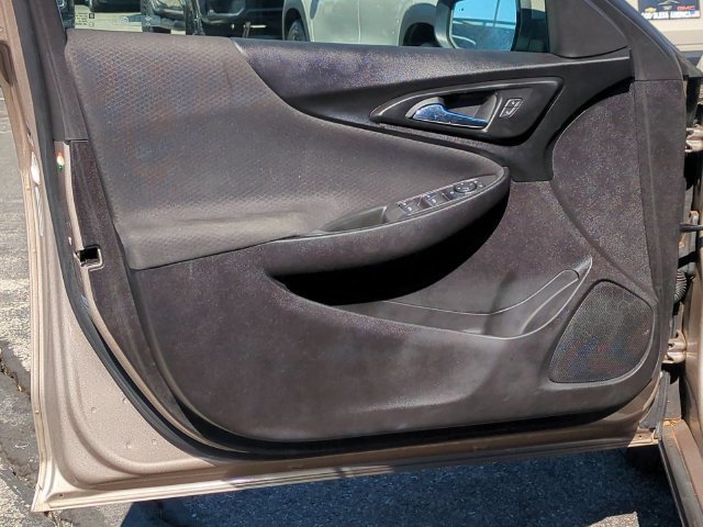 Used 2023 MINERAL GRAY METALLIC Chevrolet LT image 24