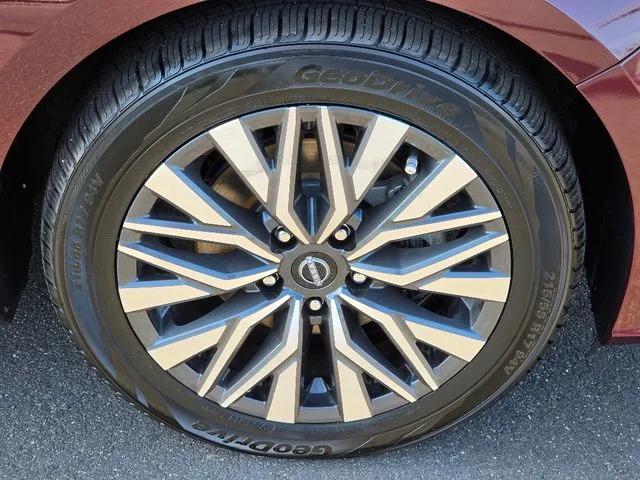 2024 Nissan Altima SV - Photo 9