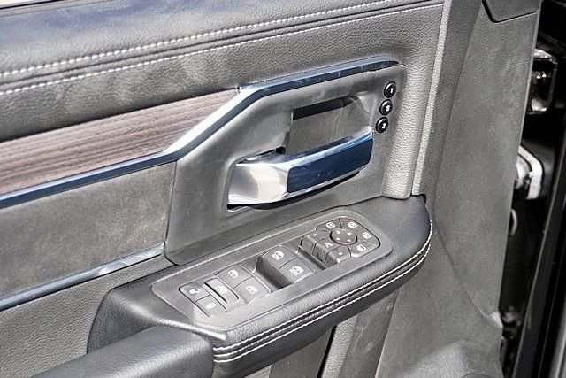 New 2026 Diamond Black Crystal Pearl-Coat Exterior Paint RAM Laramie image 32