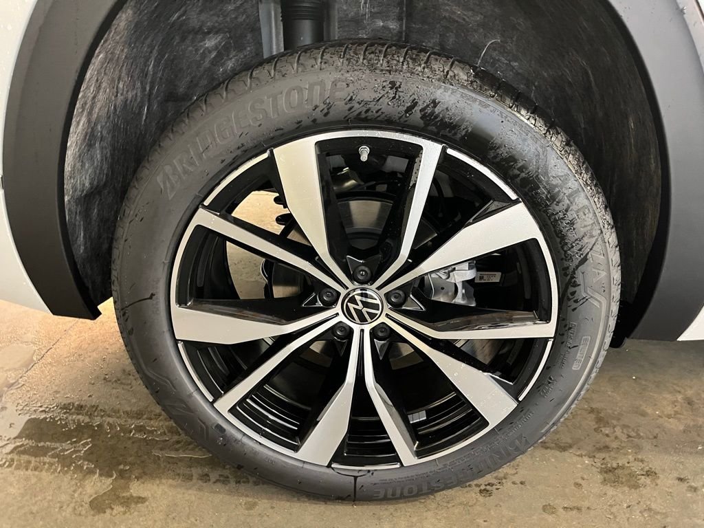 New 2026 White/off-white Volkswagen 2.0T SEL Premium R-Line image 28