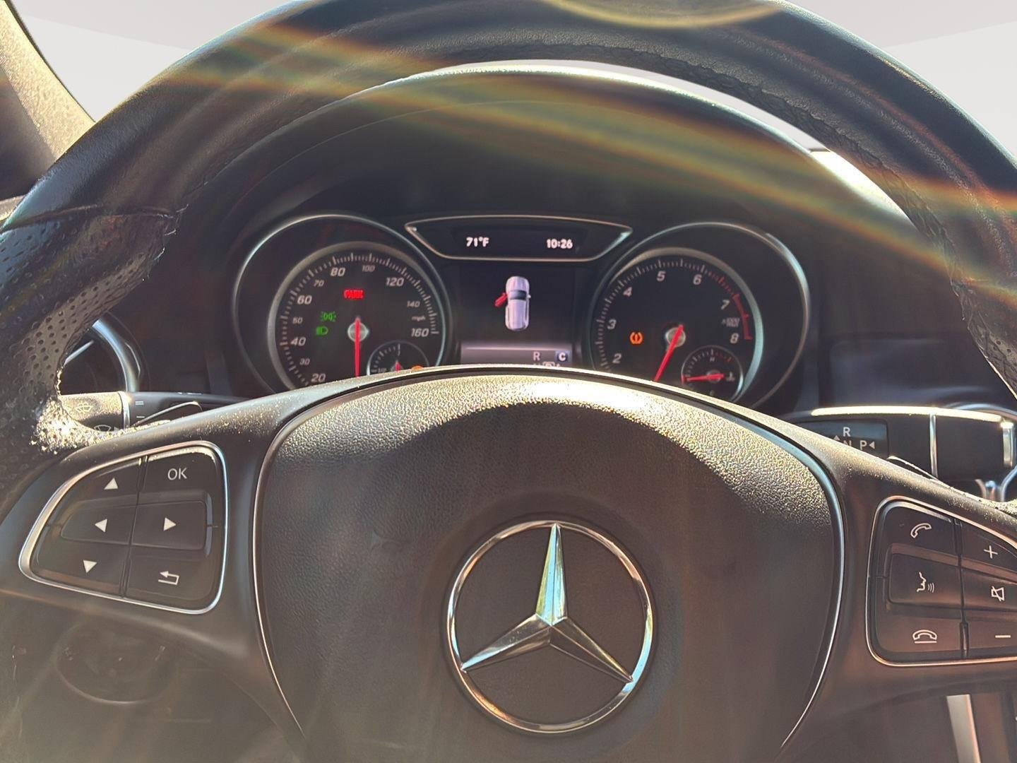 Used 2019 Polar White Mercedes-Benz GLA 250 image 32