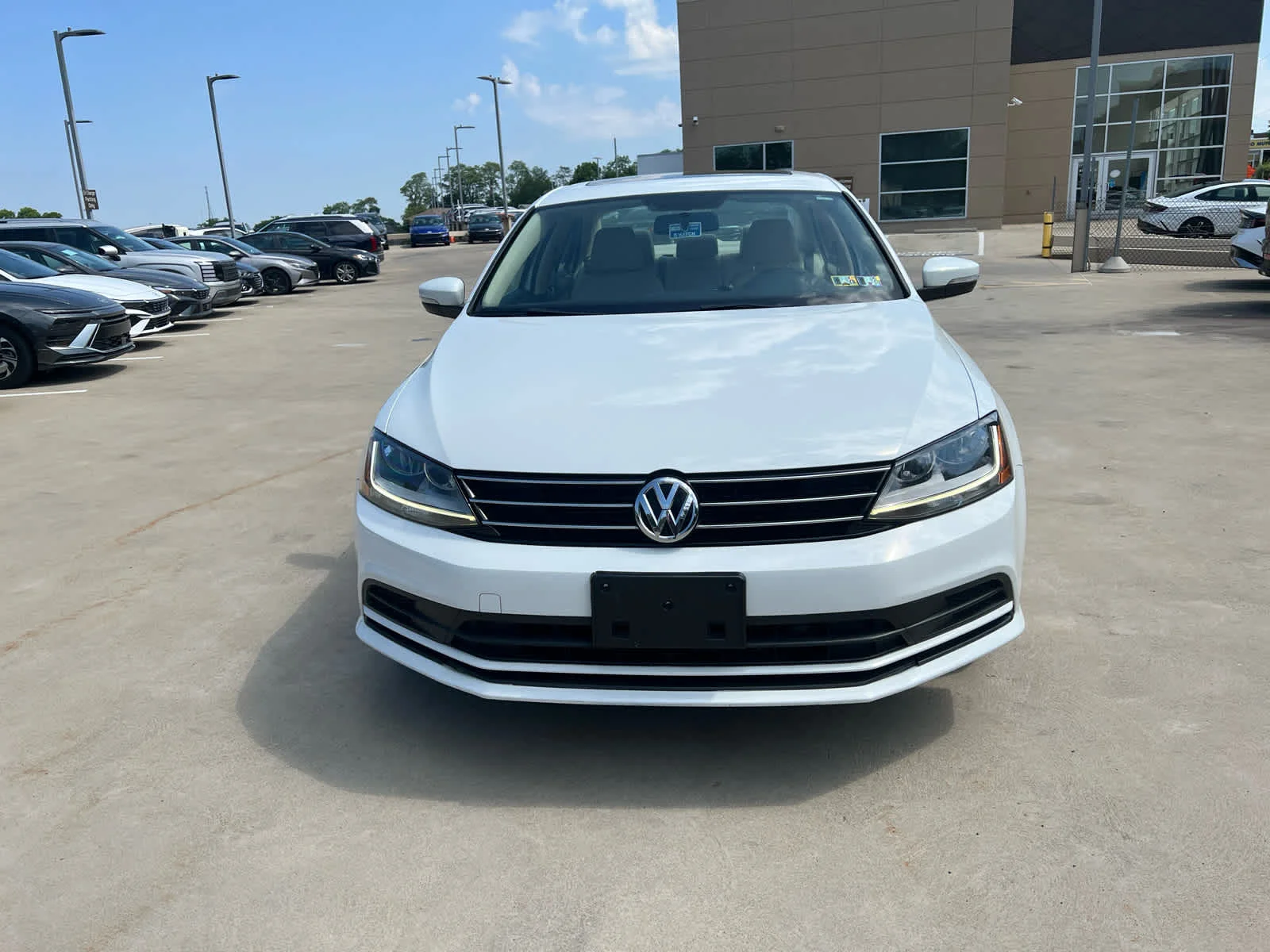 Used 2017 Pure White Volkswagen 1.4T SE image 6