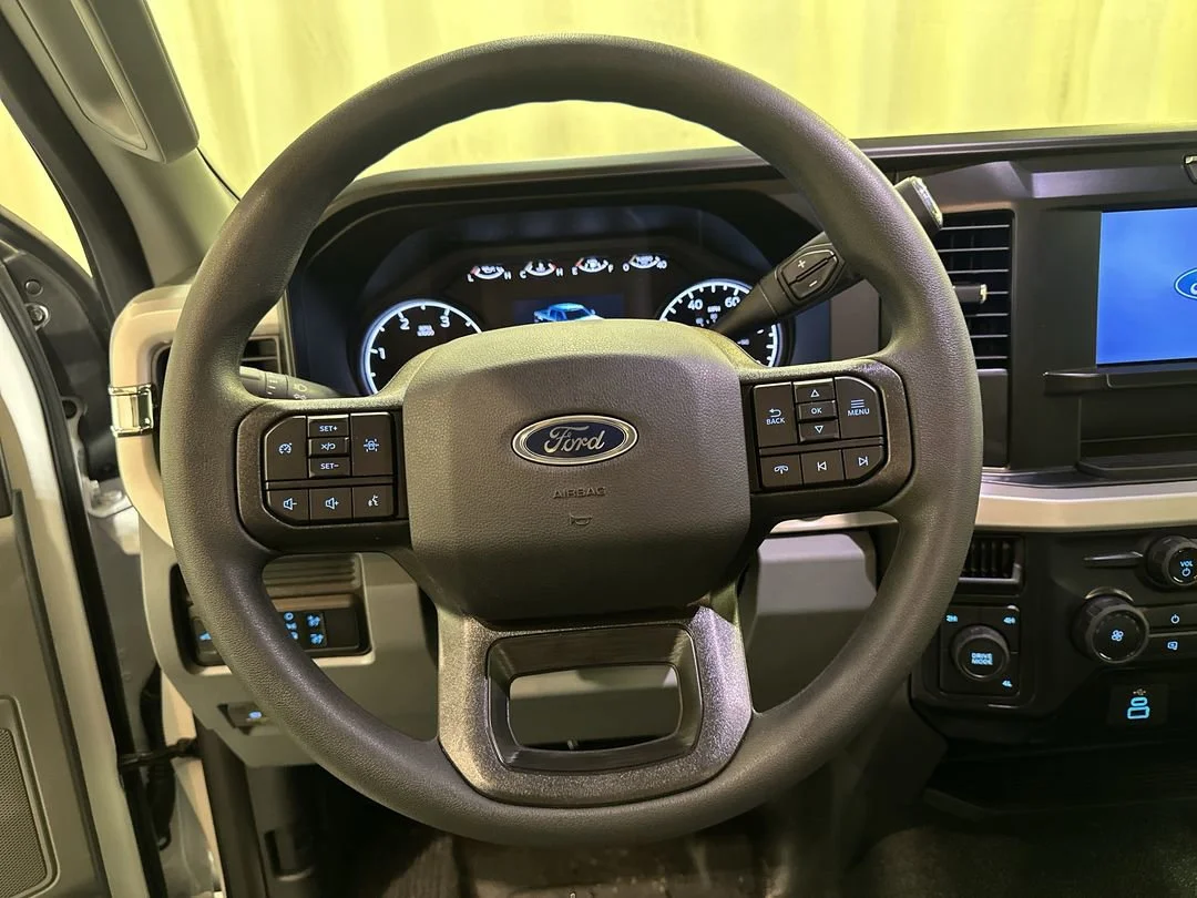 New 2025 Oxford White Ford F-550® XL image 15