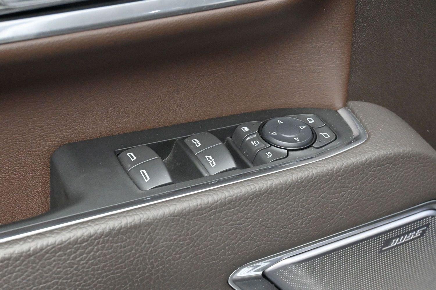 Used 2025 White Frost Tricoat GMC Denali image 11