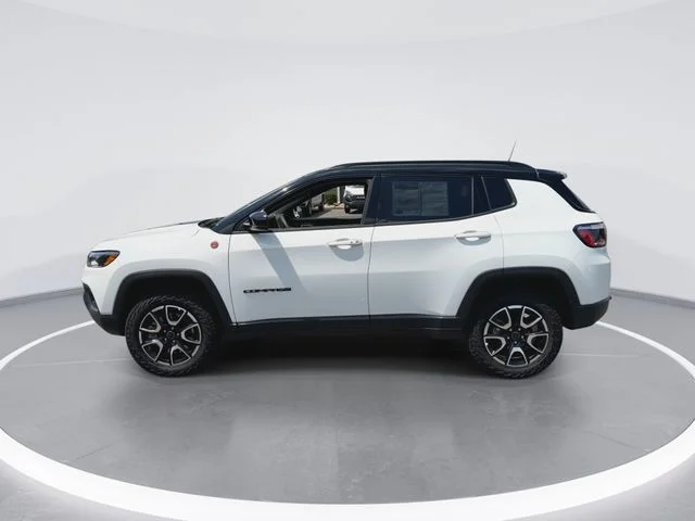 Used 2025 White Jeep Trailhawk image 5