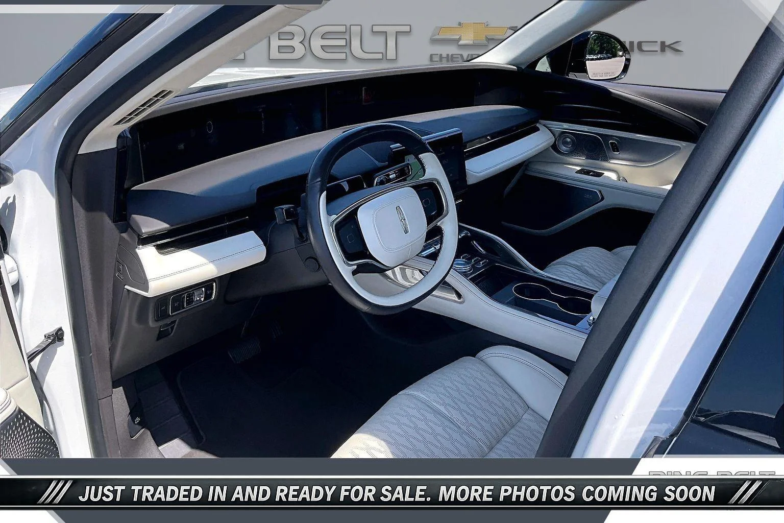 Used 2024 White Platinum Metallic Tri-Coat Lincoln Black Label image 12