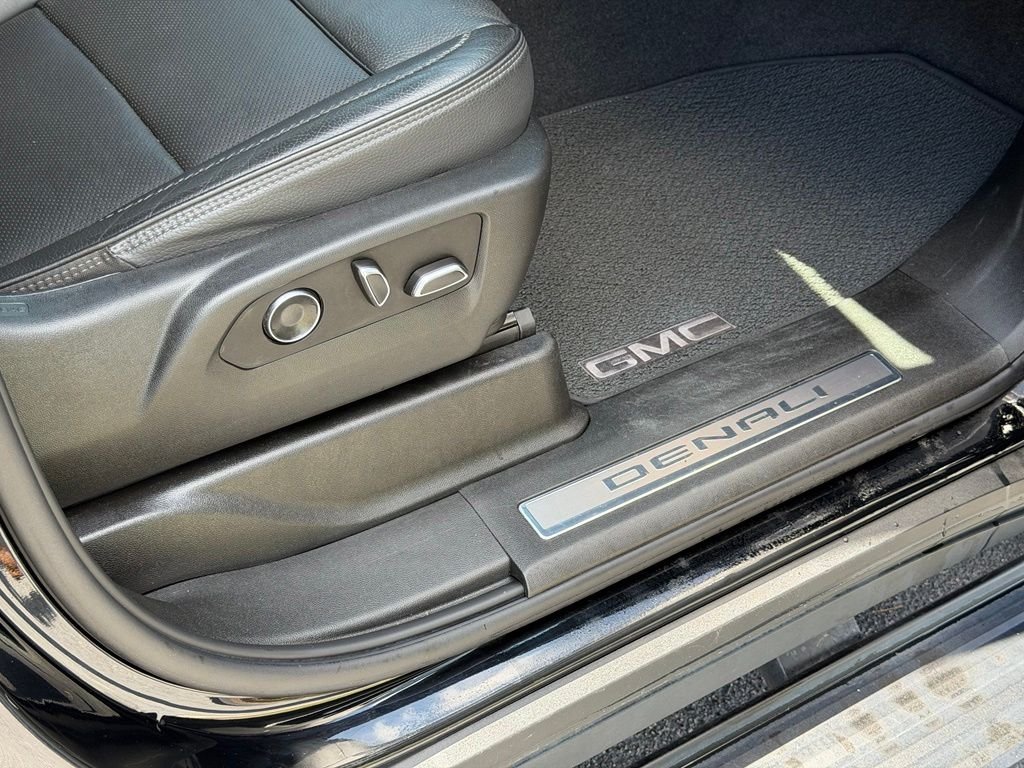 Used 2021 Black GMC Denali image 18