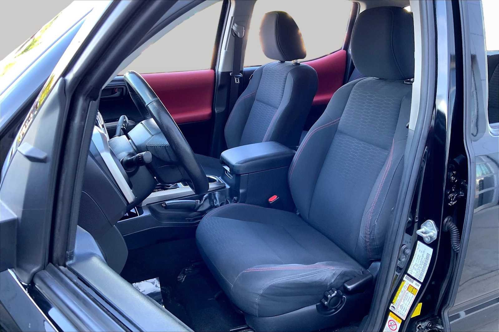 Used 2019 Midnight Black Metallic Toyota SR5 image 9
