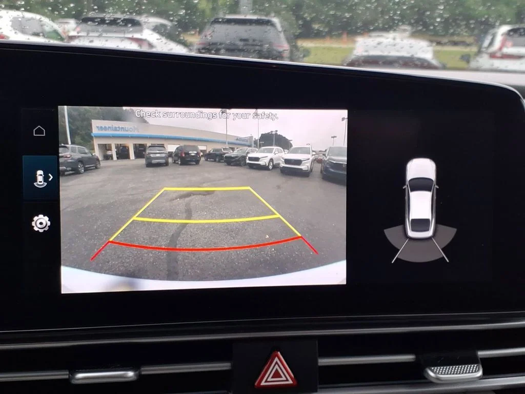 Used 2022 White Hyundai Limited image 23