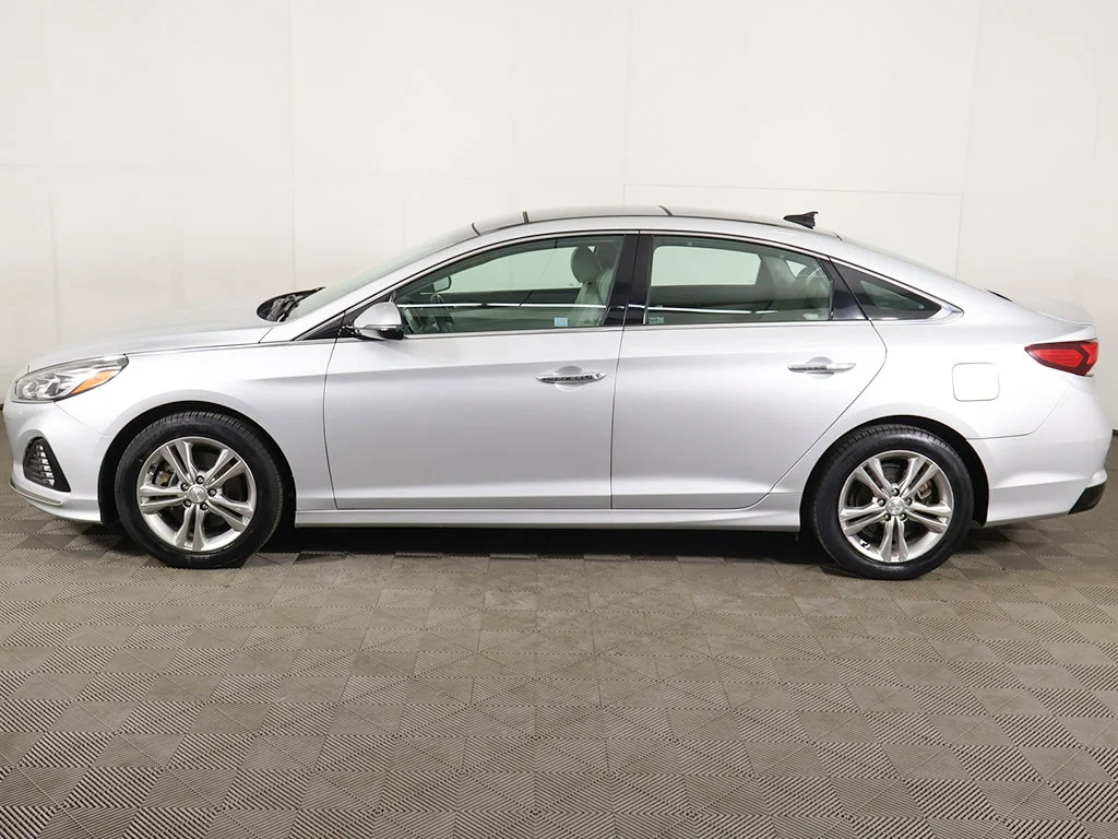 Used 2019 Silver Hyundai Limited image 20