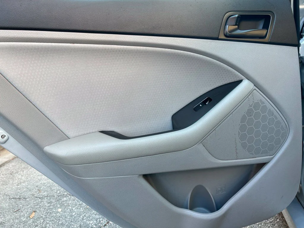 Used 2015 Silver Kia LX image 25