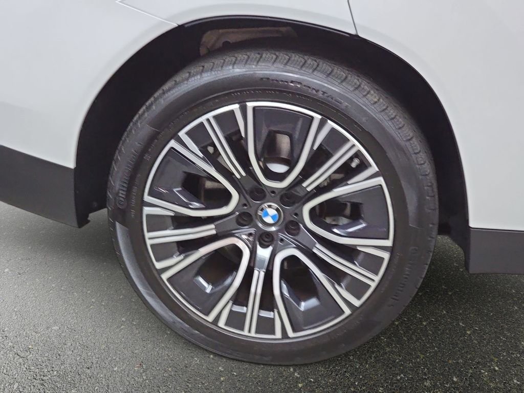 Used 2026 Mineral White Metallic BMW 30 xDrive image 33