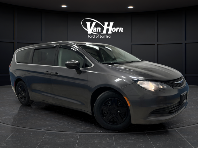 Used 2018 Granite Crystal Metallic Clearcoat Chrysler L image 1