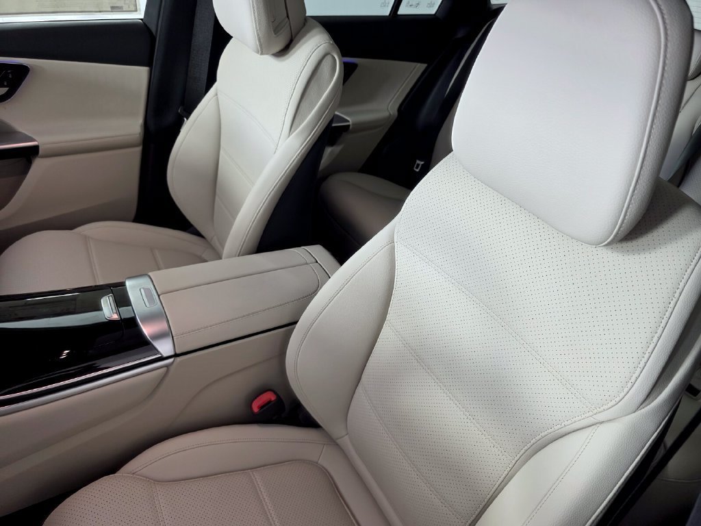New 2027 Polar White Mercedes-Benz GLC 300 image 24