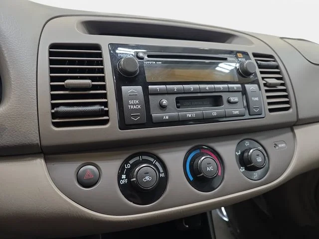 Used 2003 Green Toyota  image 19