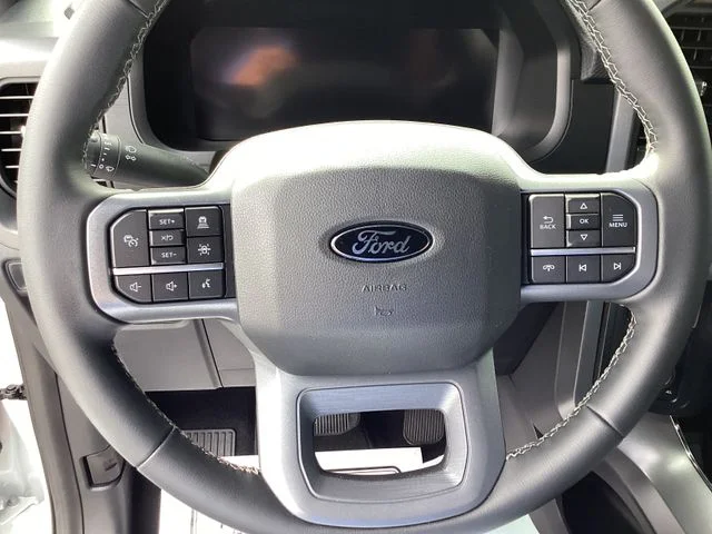 Used 2025 Oxford White Ford XLT image 19