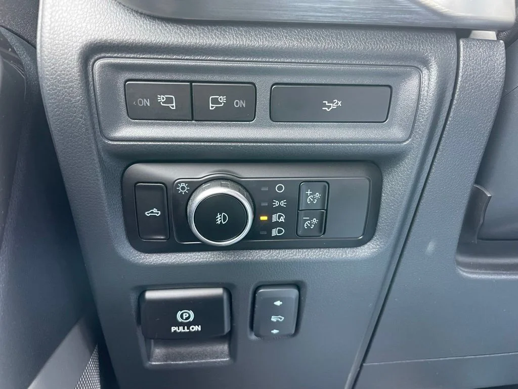Used 2023 Black Ford Lariat image 49
