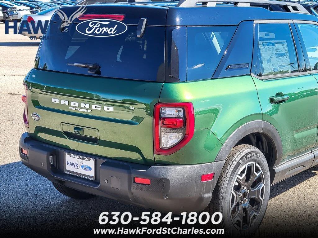 New 2025 Eruption Green Metallic Ford Outer Banks® image 13