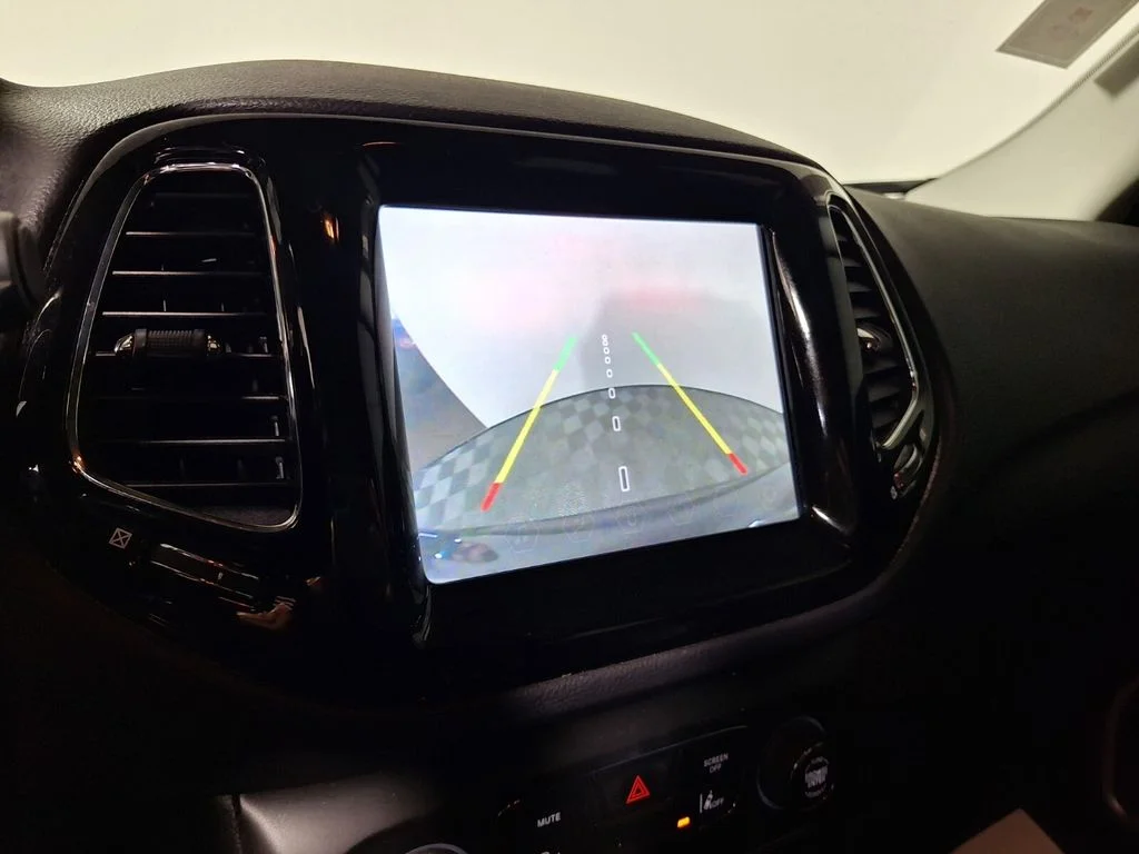 Used 2021 Diamond Black Crystal Pearlcoat Jeep Limited image 20