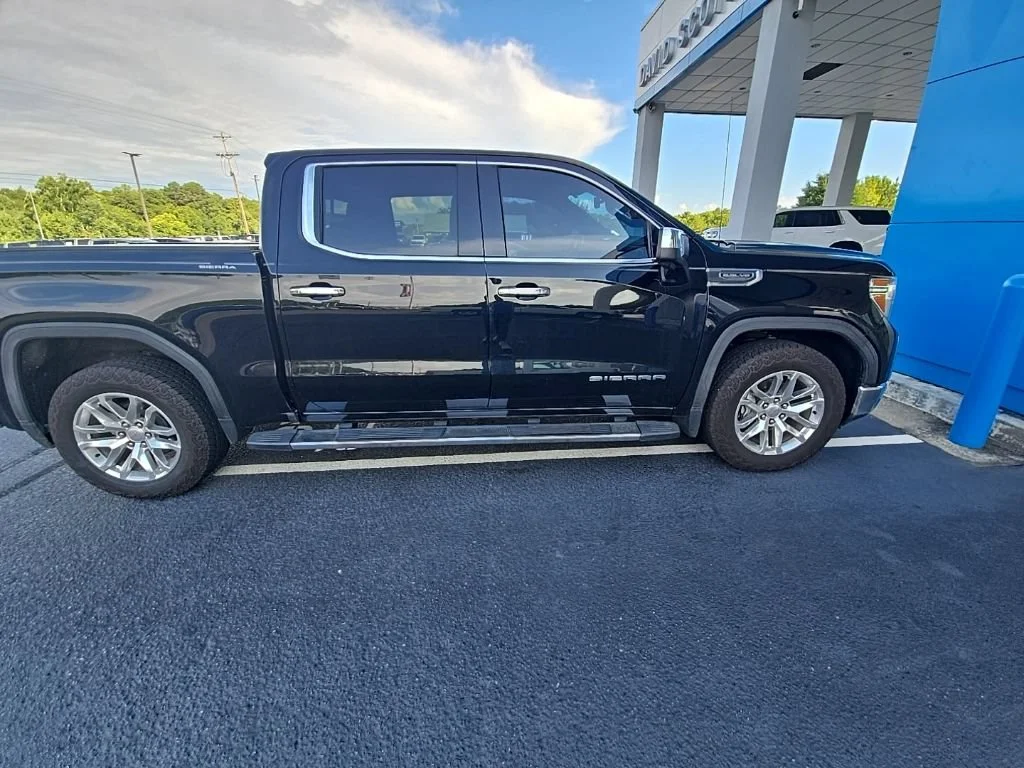 Used 2021 ONYX BLACK GMC SLT image 10