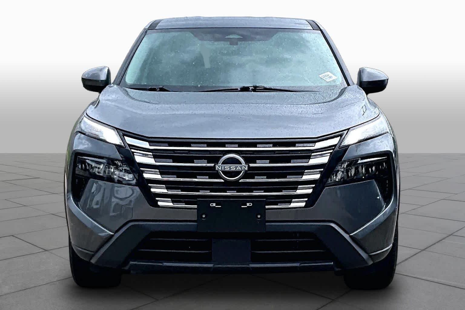 Used 2025 Gun Metallic Nissan SV image 4