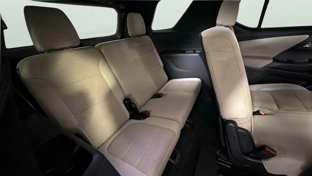 Used 2023 Summit White Chevrolet LS image 28
