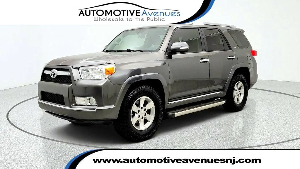 Used 2013 Magnetic Gray Metallic Toyota 4WD 4dr V6 SR5 image 1