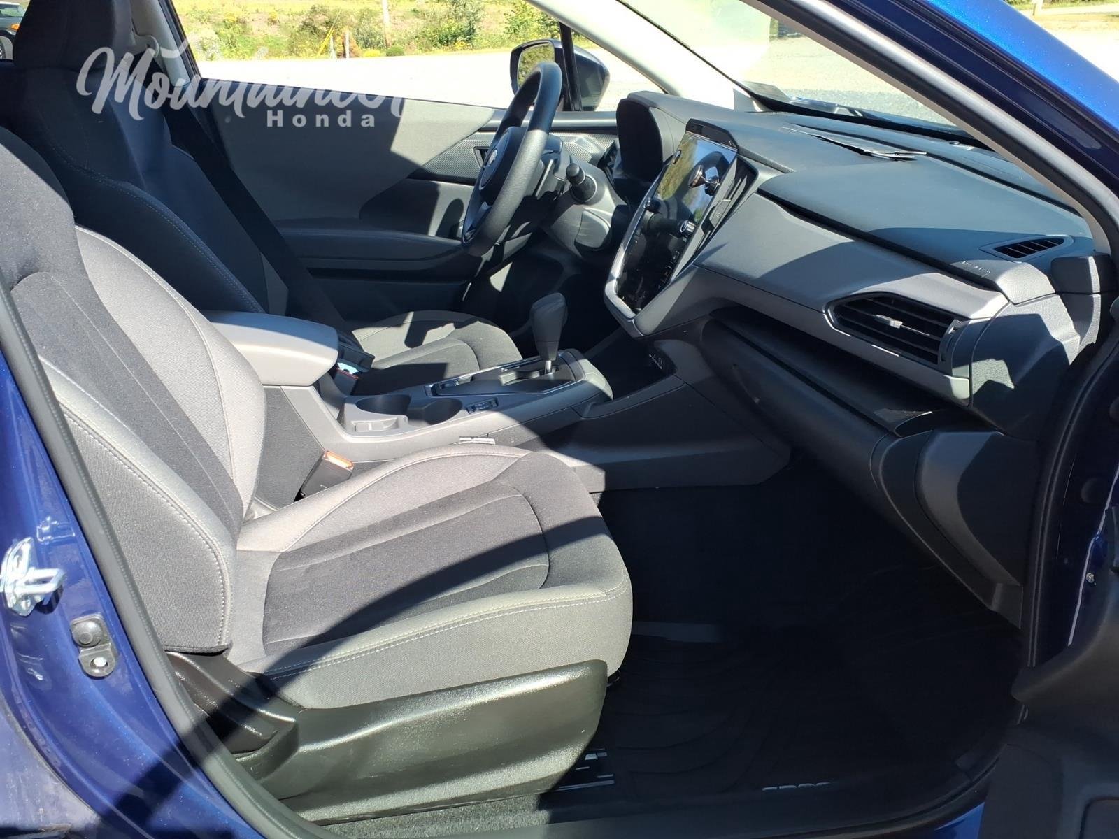 Used 2025 Sapphire Blue Pearl Subaru Premium image 18