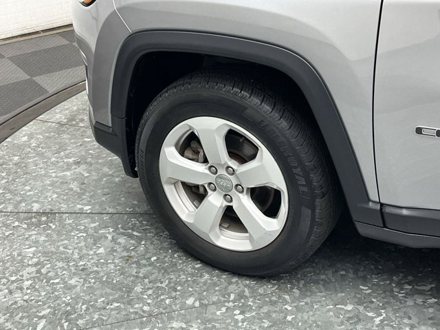 Used 2020 Billet Silver Metallic Clearcoat Jeep Latitude image 28