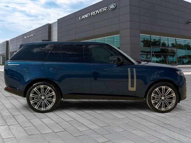 Used 2024 Blue Land Rover SE image 6